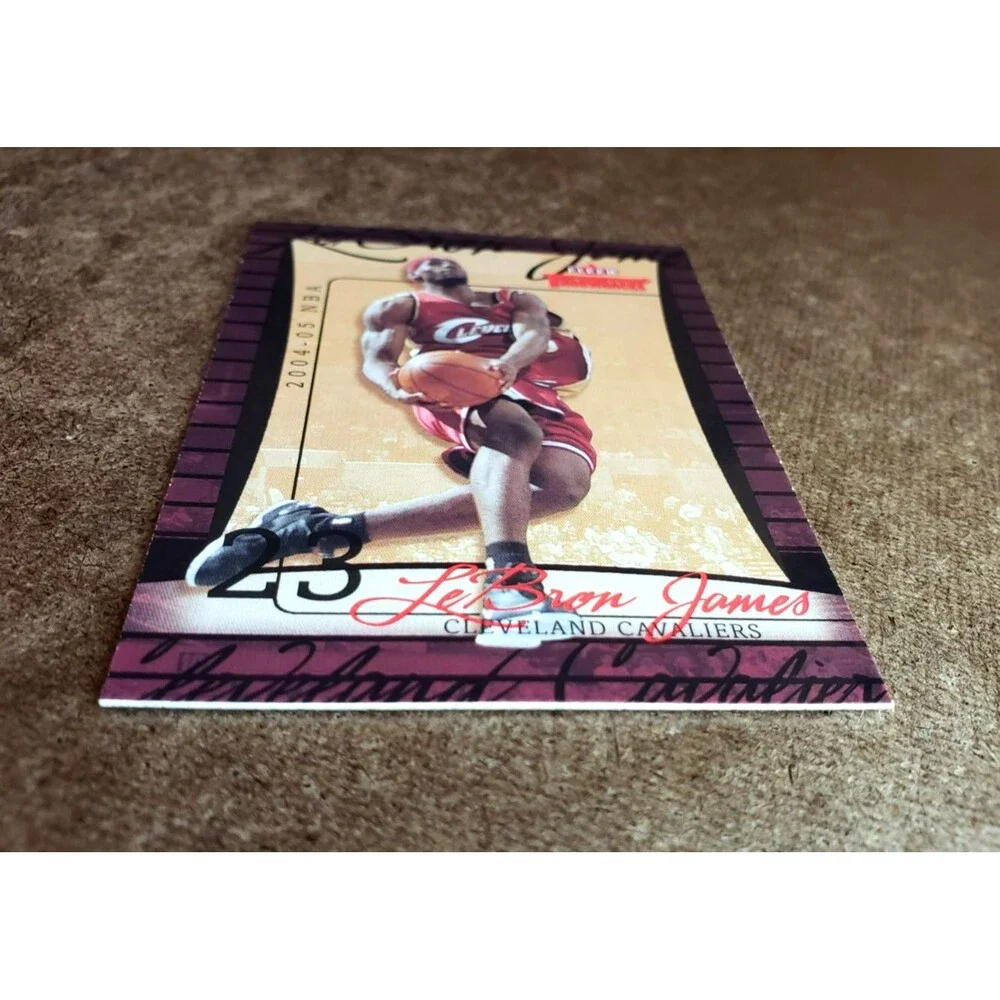 20004-2005 Fleer LEBRON JAMES THROWBACKS NBA Trading Card 23 CLEVELAND CAVALIERS